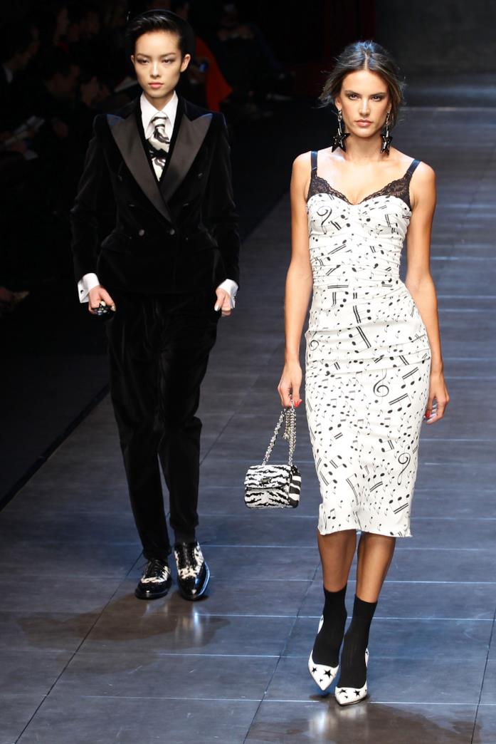 Alessandra Ambrosio sfila per D&G Alessandra Ambrosio per D&G
