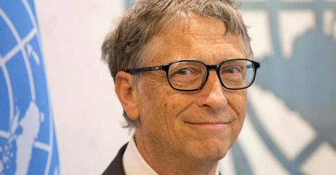 Bill Gates sorride dopo aver confessato di essere passato ad Android Un primo piano di Bill Gates