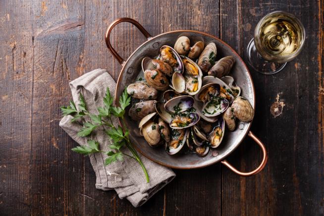 Sauté di vongole con erbe aromatiche e limone Sauté di vongole