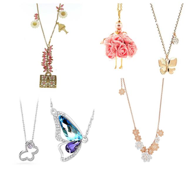 Con fiori e farfalle, le collane delicate e di moda per l'estate 2018 Pendenti e charmes di fiori e farfalle, le collane di tendenza P/E 2018