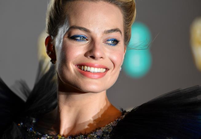 Margot Robbie vestita da Harley Quinn fa commissioni Margot Robbie