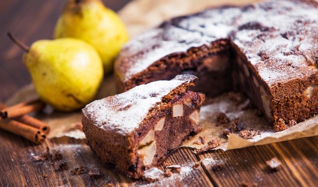 Torta pere e cioccolato: la ricetta con il cioccolato fondente Torta pere e cioccolato