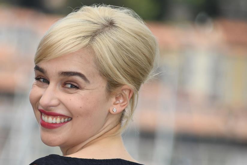 Emilia Clarke: il tatuaggio della Madre dei Draghi su Game of Thrones Emilia Clarke