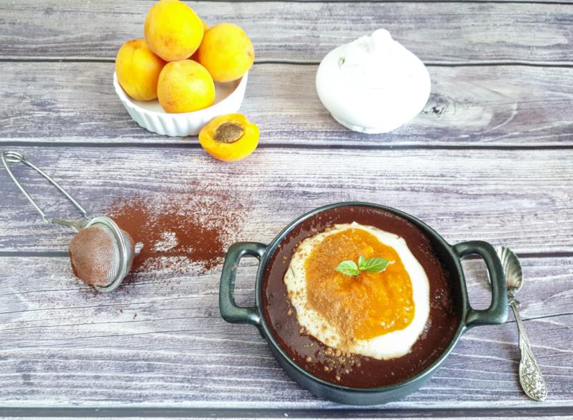 Sacher mug cake Dolce al cacao e frutta