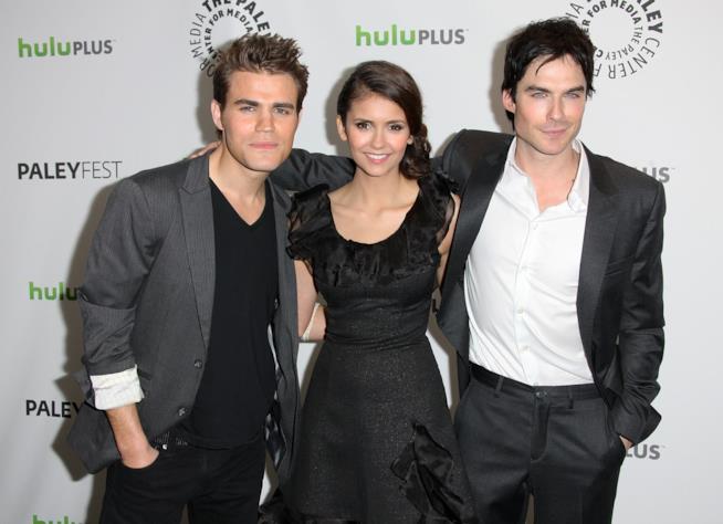 Nina Dobrev e Paul Wesley protagonisti di un selfie a un anno dalla fine di The Vampire Diaries I protagonisti di The Vampire Diaries