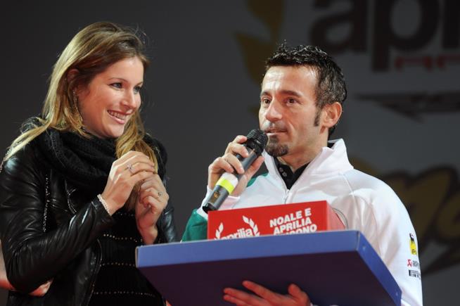 Eleonora Pedron sexy su Instagram mentre Max Biaggi è in ospedale Eleonora Pedron ai tempi della sua storia d'amore con Max Biaggi