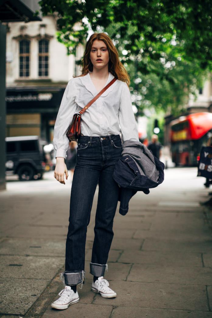 Outfit casual con camicia bianca Outfit casual con camicia bianca con jeans a vita bassa