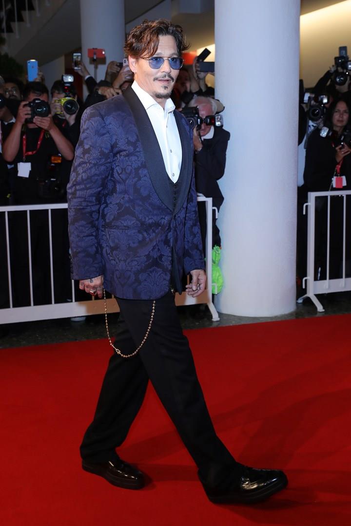 Venezia 76: Johnny Depp è la star più luminosa del red carpet Johnny Depp sul red carpet