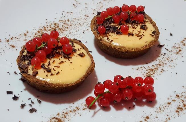 Crostatine Dolcetti con crema e frutti rossi