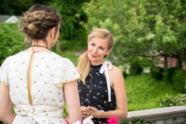 Younger: Liza e Pauline in una scena dall'episodio 4x09 Younger 4: Liza e Pauline in una scena dall'episodio 9