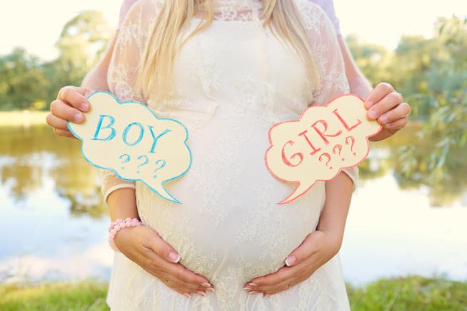 New York, arriva il Gender X sui documenti e certificati di nascita Donna incinta