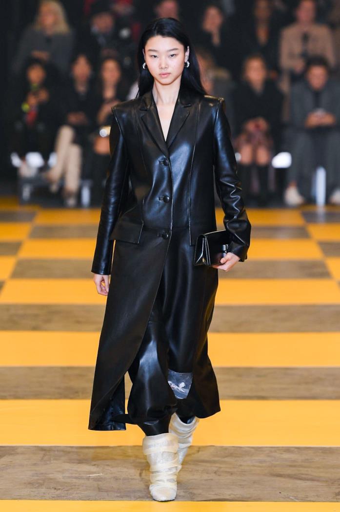 Off-white Un look della sfilata Off-white