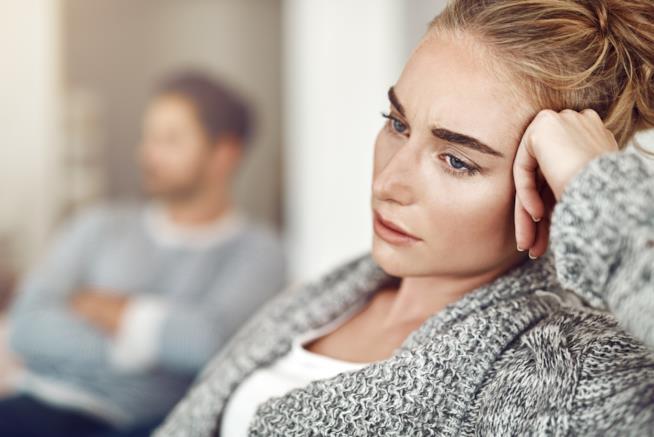 Pretendere che lui ti renda felice è controproducente perché questo stato interiore non si raggiunge tramite il partner Ecco 8 ragioni per smettere di pretendere che il partner ti doni la felicità