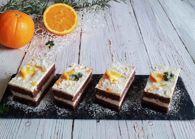 Trancetti all'arancia Dolci con crema bianca