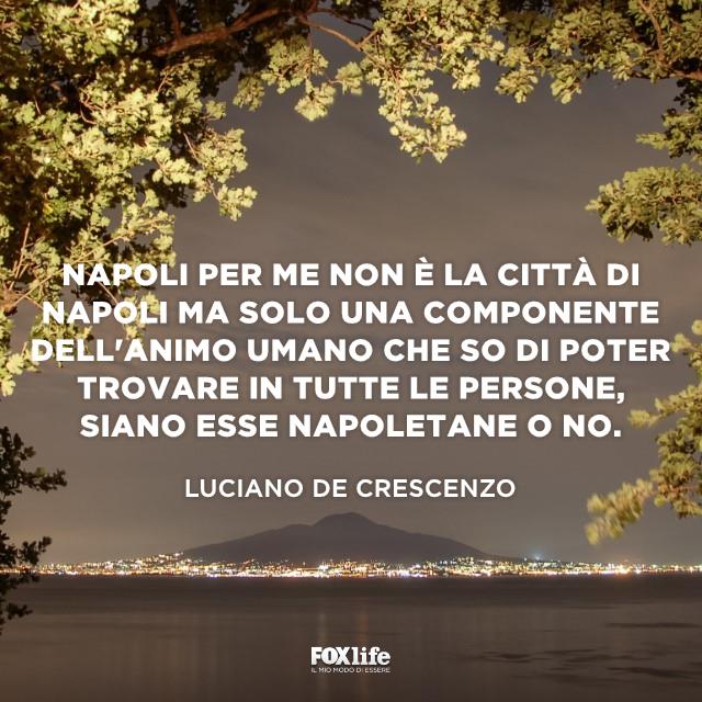 Frase sulla città di Napoli Veduta del Vesuvio di notte