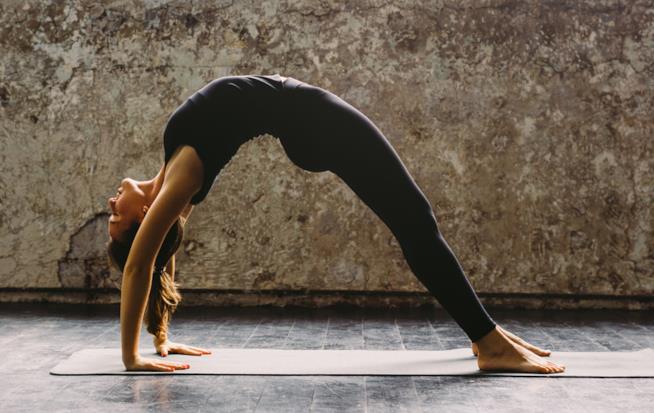 Posizione yoga Un esercizio di yoga