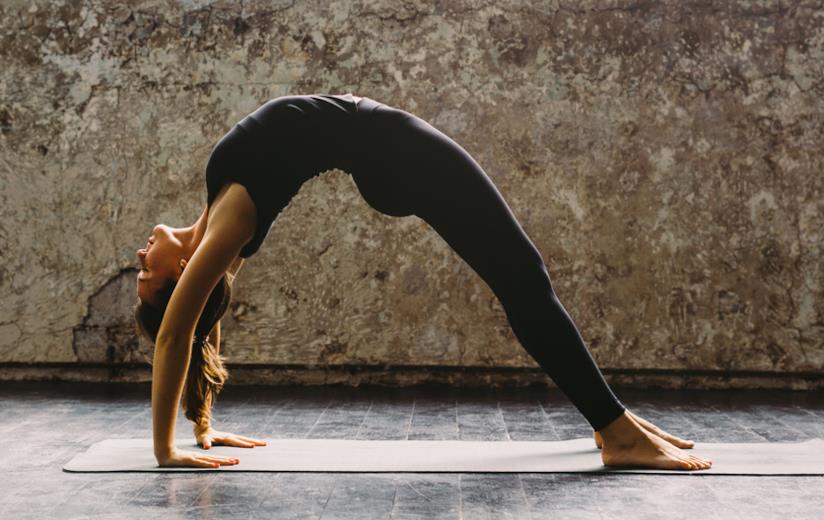 Posizione yoga Un esercizio di yoga