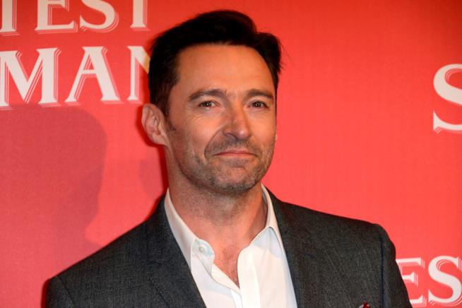 Hugh Jackman esibisce un fisico perfetto in costume Hugh Jackman