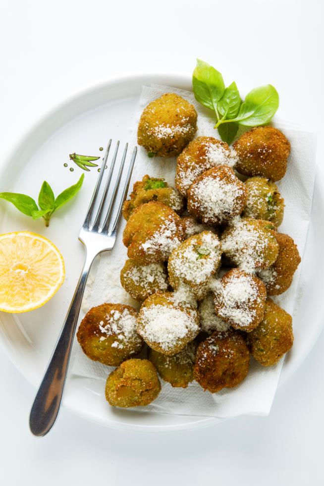 Polpette di zucchine con provolone piccante Polpette di zucchine fritte