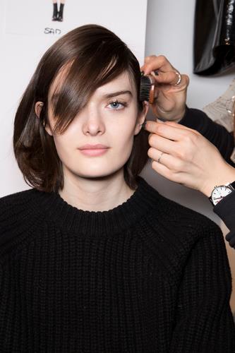 Capelli castani con frangia Capelli castani corti