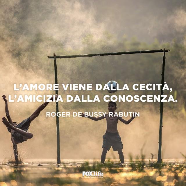 Frase Rabutin Ragazzi giocano a calcio