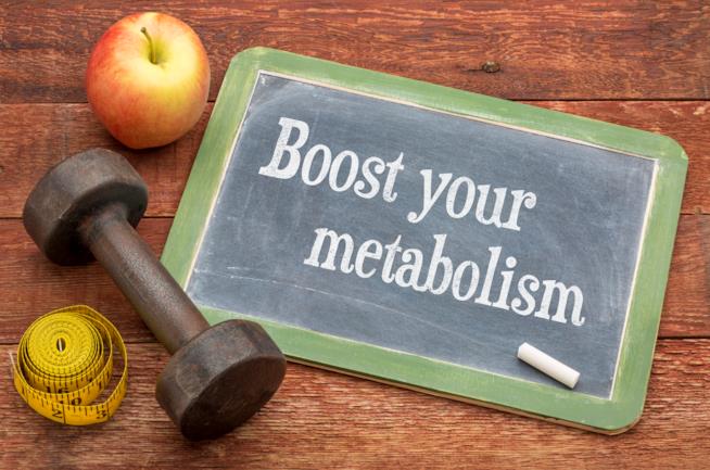Il Reset metabolico porta a risvegliare il metabolismo Lavagna con peso e centimetro vicini ad essa