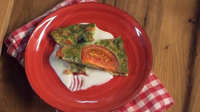 Frittata con pesto e pomodorini: la ricetta Frittata con pesto e pomodorini