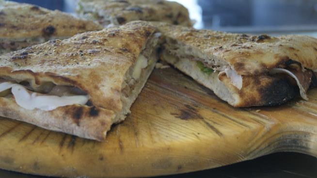 Tiella laziale con scarola e baccalà, ricetta Ricetta tiella con scarola e baccalà alla laziale