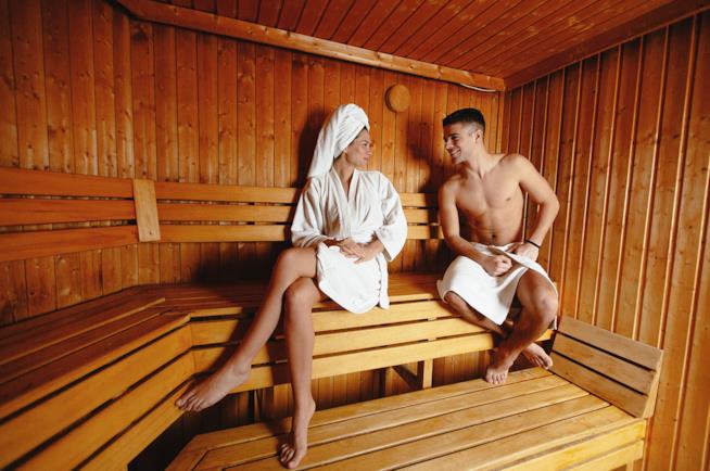 Coppia alle terme in sauna Weekend alle terme