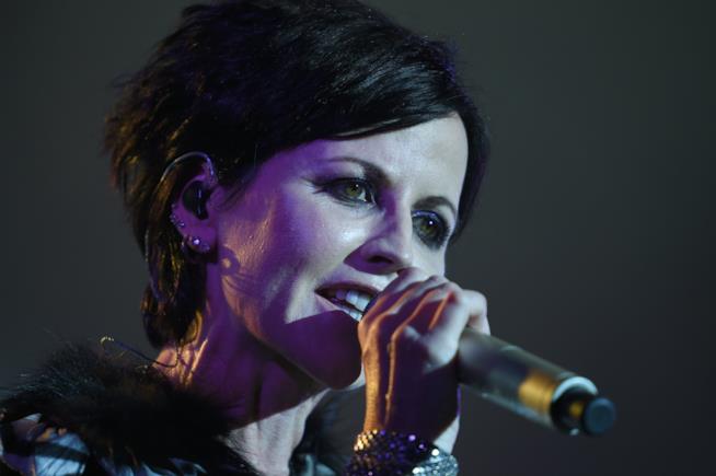 Dolores O'Riordan e due nuovi album dei Cranberries Dolores O'Riordan mentre canta