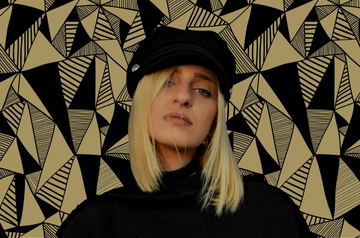 Claudia Larì in primo piano per l'intervista FoxLife