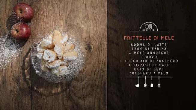 Frittelle di mele Annurche spolverizzate di zucchero a velo Frittelle di mele