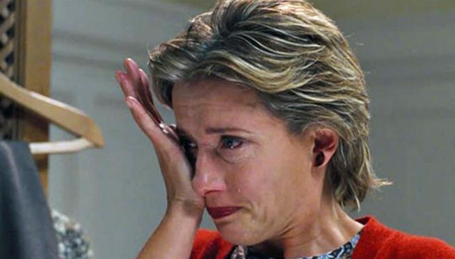 Emma Thompson in una scena di Love Actually Emma Thompson piange in una scena di Love Actually