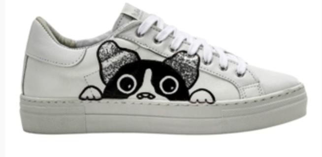 Le DOG sneakers di NiRa Rubens Il cane che sbuca dalla scarpa NiRa Rubens