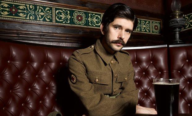 Ben Whishaw interpreta un soldato gay nella Prima Guerra Mondiale in Queers Ben Whishaw in una scena di Queers