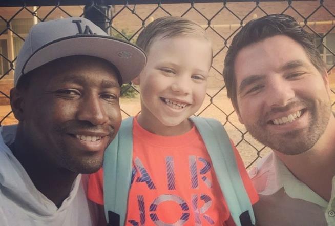 Jai e Ian Gilyard-Schnaitman con il figlio Phoenix Due uomini ed il loro figlio adottivo