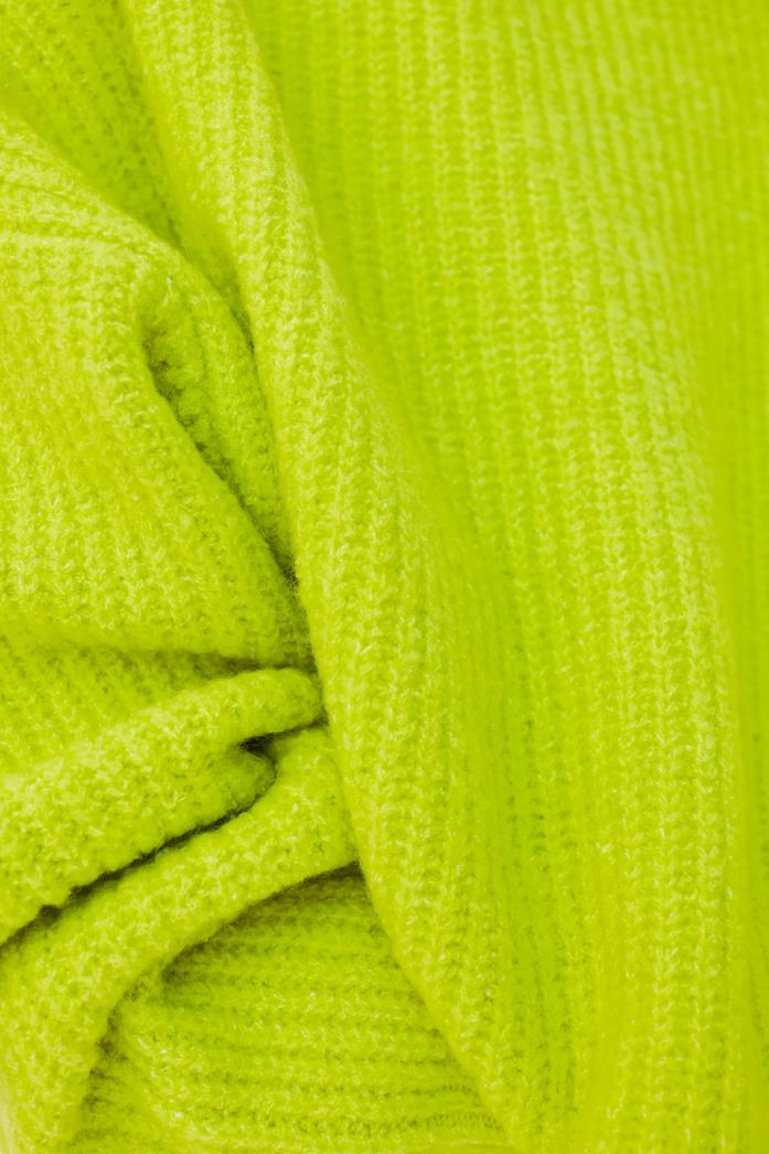 Le finiture a coste del pullover da donna di Zara Le finiture a coste del pullover da donna di Zara