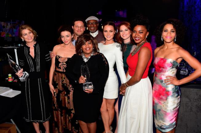 Il cast di Grey's Anatomy ai People's Choice Awards 2016 Il cast di Grey's Anatomy premiato ai People's Choice Awards 2016