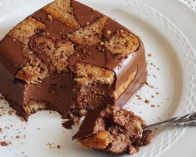Budino albumi e cioccolato Dolce al cucchiaio