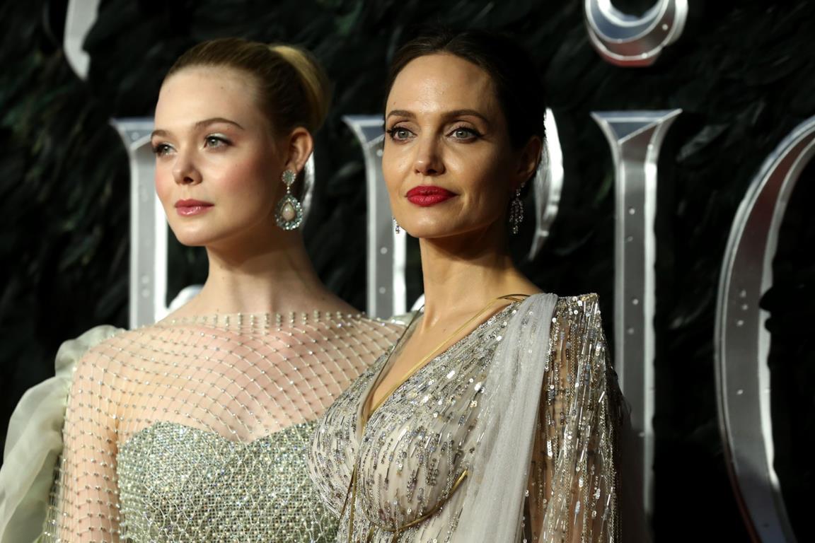 Elle Fanning e Angelina Jolie