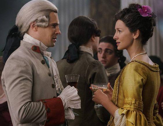 Claire e John Claire parla con John Grey al ballo