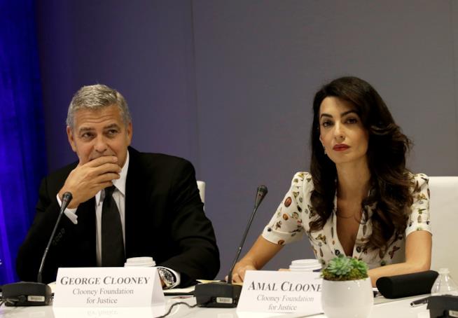 George Clooney e Amal si schierano contro le armi supportando una marcia di protesta George Clooney e Amal