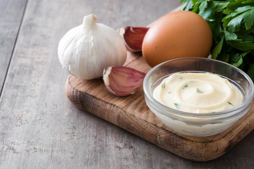 Salsa aioli: la ricetta provenzale originale con aglio, uovo e limone Salsa aioli