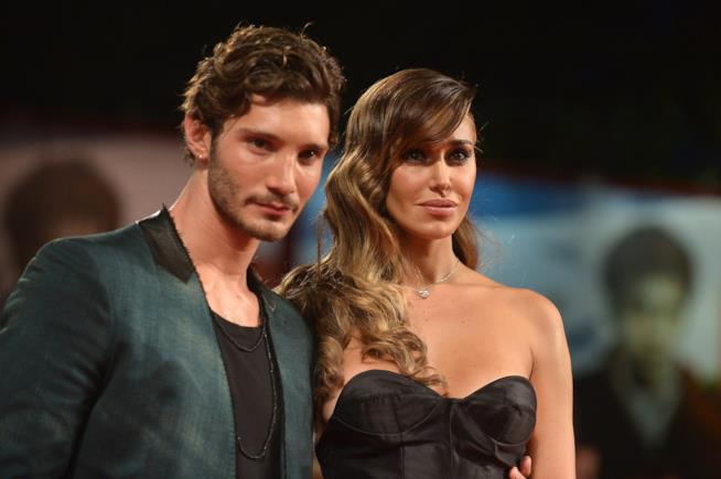 Stefano De Martino insegna a Santiago il dialetto napoletano Stefano De Martino e Belen Rodriguez