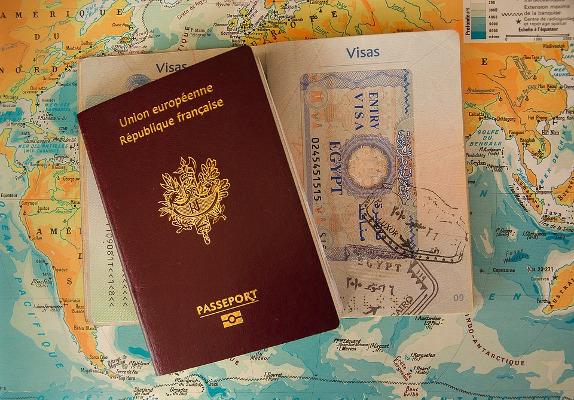 Documenti per il rinnovo del passaporto Passaporti e mappa