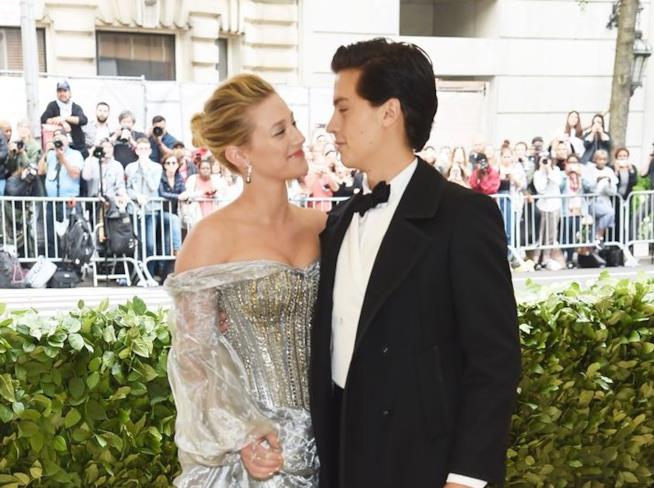 Lili Reinhart e Cole Sprouse al Met Gala 2018 Lili Reinhart e Cole Sprouse