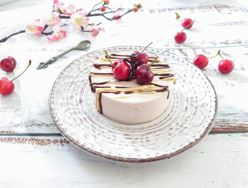 Budino di ciliegie Dolce al cucchiaio con frutta