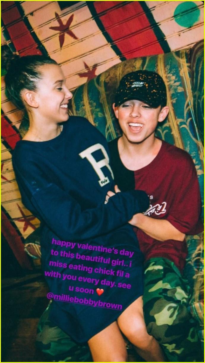 Millie Bobby Brown condivide su Instagram la prima foto con il suo fidanzato Jacob Sartorius con Millie Bobby Brown