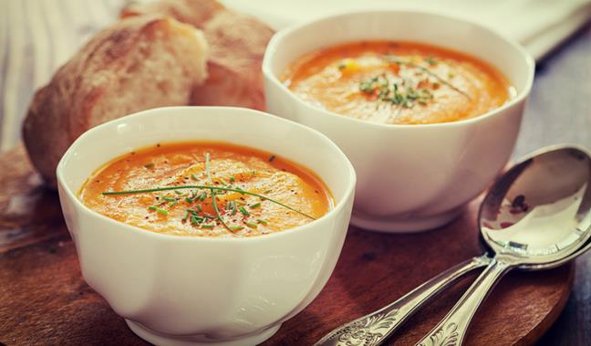 Zuppa di carote: la ricetta light con la cannella e senza le patate Zuppa di carote