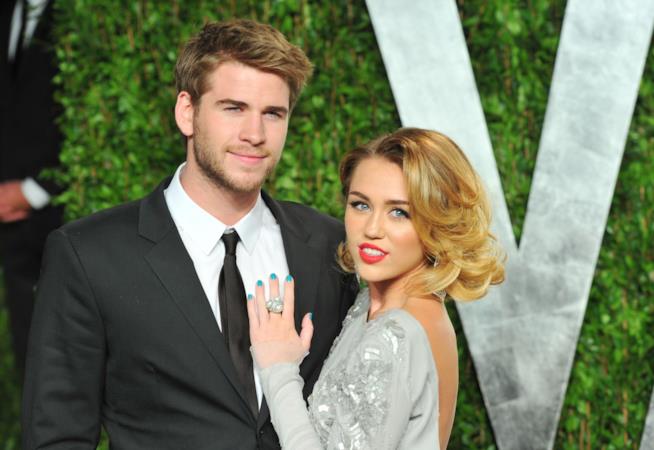 Liam Hemsworth e Miley Cyrus fanno spesso sesso virtuale Liam Hemsworth e Miley Cyrus